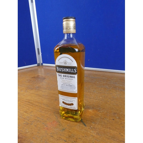 113 - A bottle of 700ml Bushmills Irish Whiskey.