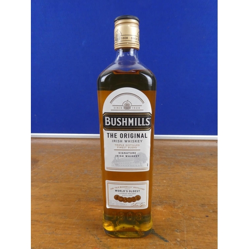 113 - A bottle of 700ml Bushmills Irish Whiskey.