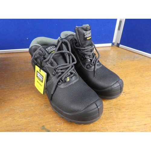 136 - A new pair of boxed Safety Jogger work boots.