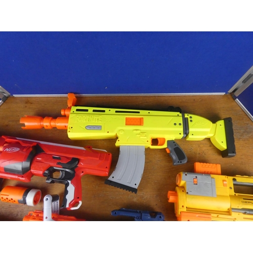 138 - A large collection of Nerf guns and more.