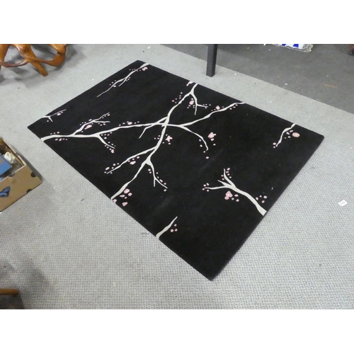 158 - A patterned floor rug. Approx 183x121cm