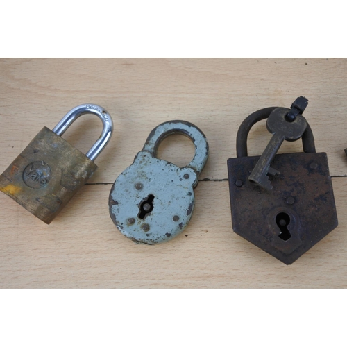 280 - An assorted lot of vintage padlocks.