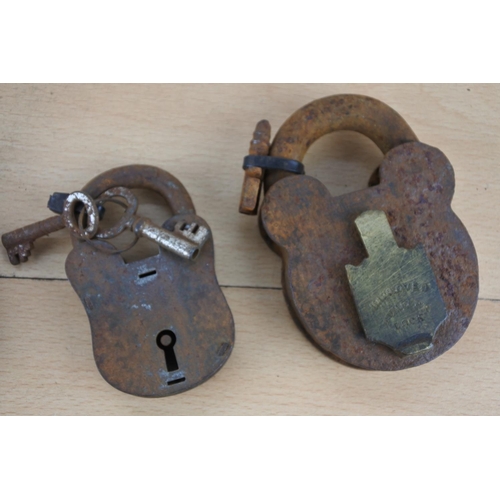 280 - An assorted lot of vintage padlocks.