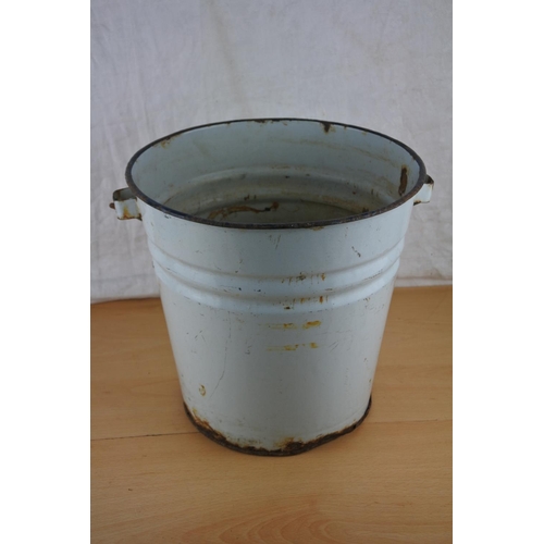 285 - A vintage enamel water bucket.