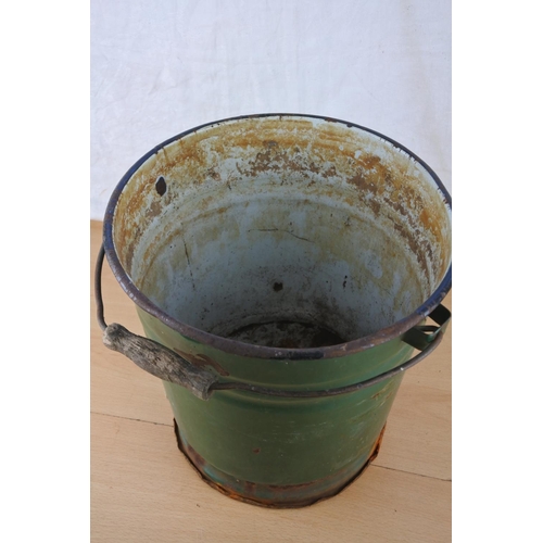 286 - A vintage green enamel water bucket.