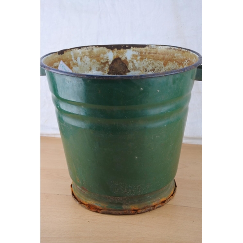 286 - A vintage green enamel water bucket.