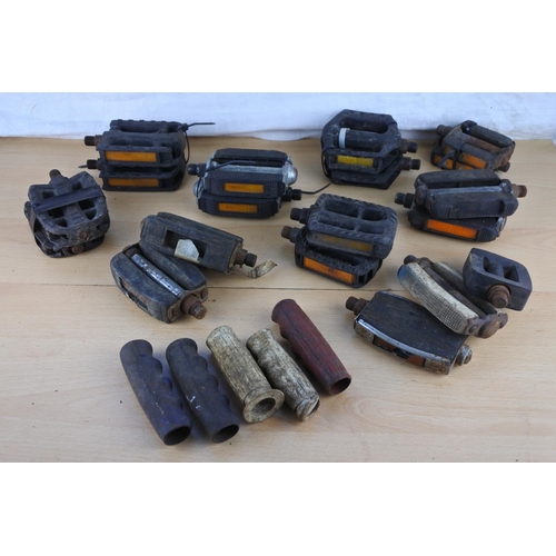 291 - A large lot of vintage bicycle pedals etc