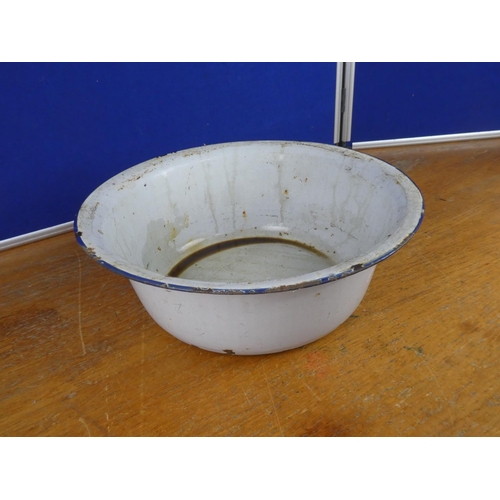 373 - A vintage white enamel basin.