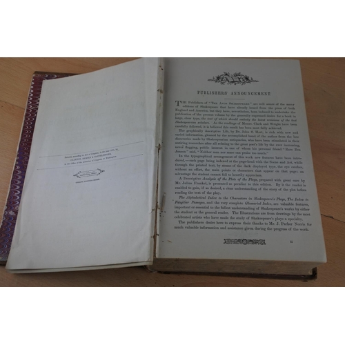 423 - An antique 'Shakespeare' book, Avon Edition with illustrations.