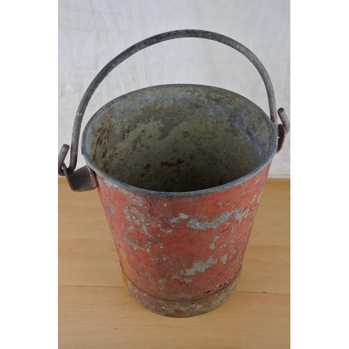 496 - A vintage 'Fire' bucket.