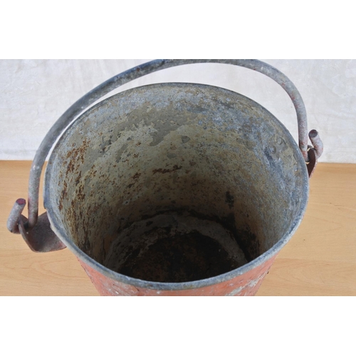 496 - A vintage 'Fire' bucket.