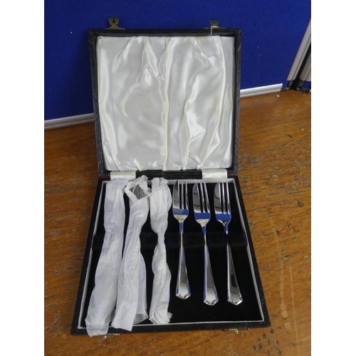 519 - Three vintage boxes of assorted cutlery and a boxed Caverswall 'Queen's Diamond Jubilee' round sweet... 