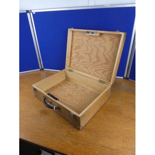 531 - A wooden storage case.