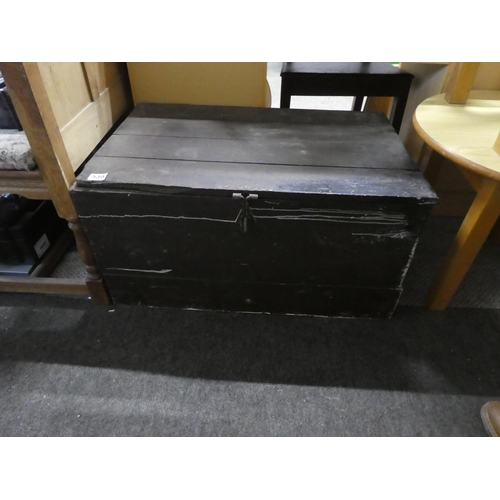 539 - An antique wooden storage trunk.  Approx  78x40cm.