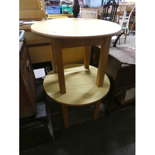 542 - A pair of vintage circular topped coffee tables.  Approx 45x60cm.