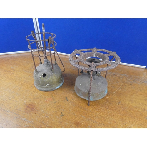 544 - An vintage tilley oil lamp base and a vintage primus stove for restoration.