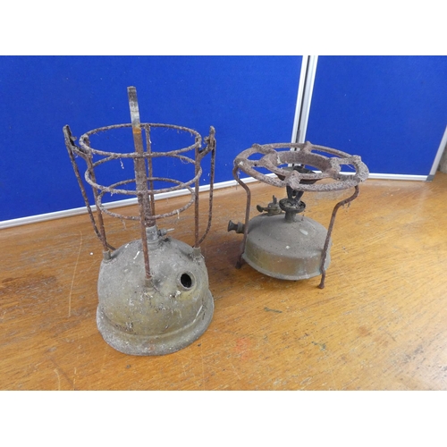 544 - An vintage tilley oil lamp base and a vintage primus stove for restoration.