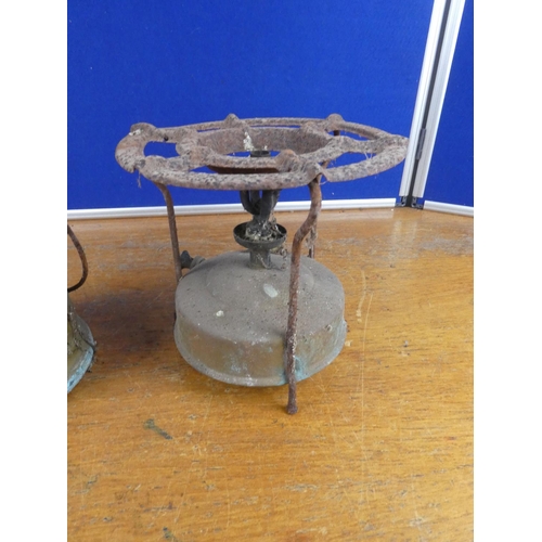 544 - An vintage tilley oil lamp base and a vintage primus stove for restoration.