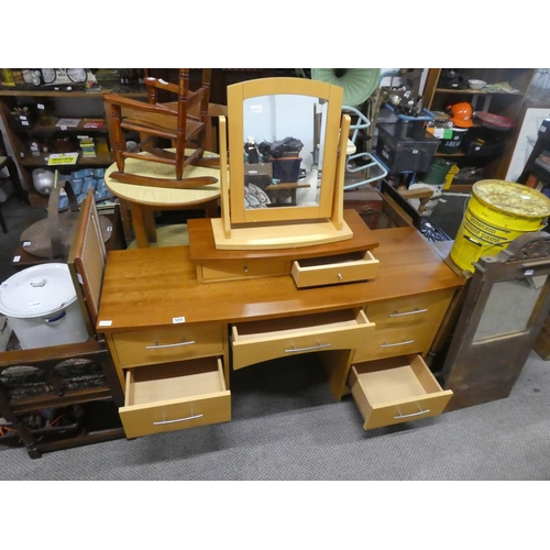 555 - A dressing table with cheval mirror.  Approx  72x140cm.