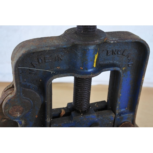 631 - A vintage Record 92 1/2 pipe vice.