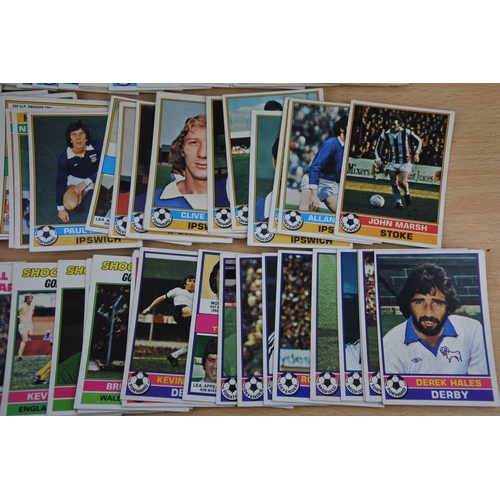 638 - A lot of vintage Topps football cards to include George Best, Leeds, Nottingham Forest, Chelsea, Der... 