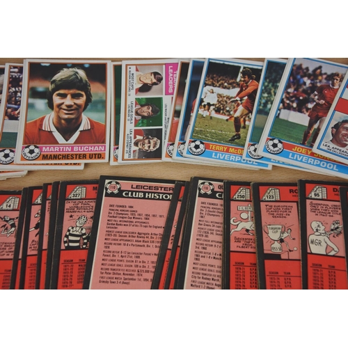 638 - A lot of vintage Topps football cards to include George Best, Leeds, Nottingham Forest, Chelsea, Der... 