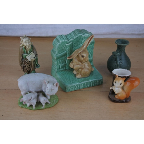 639 - A small lizard vase, an Alexander porcelain 'Pig' ornament, Hornsea and more.