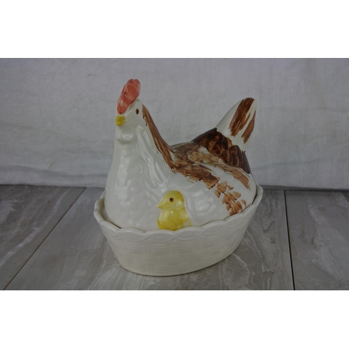 695 - A ceramic hen on nest.