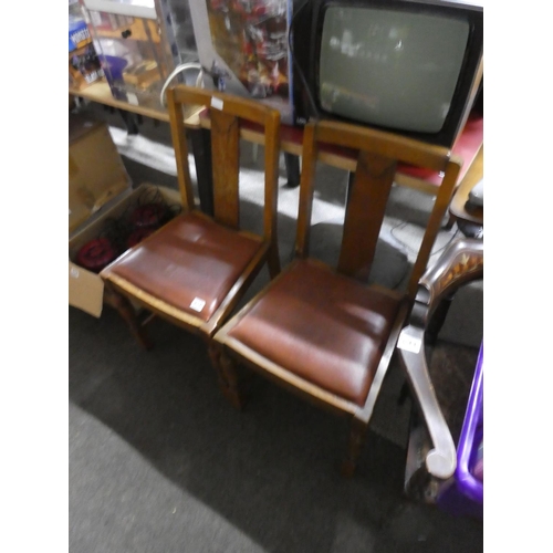 835 - A pair of vintage upholstered chairs.