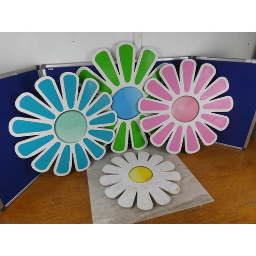 888 - Four various sized wooden sunflowers. largest approx 75cm.