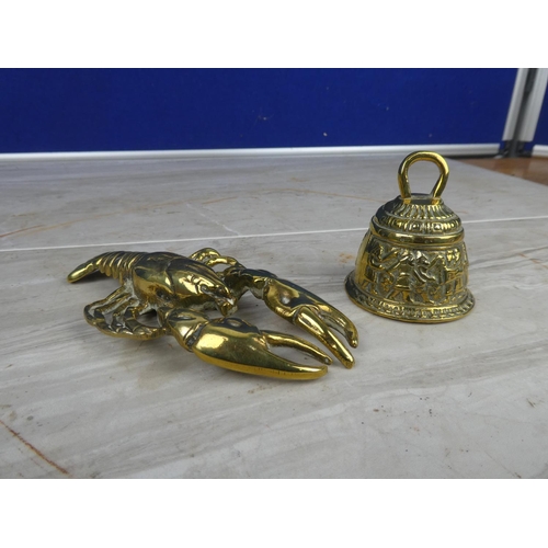 900 - A stunning brass lobster and a brass bell with no ringer.