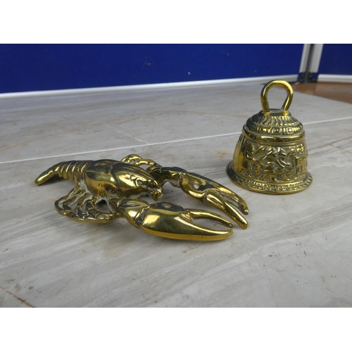 900 - A stunning brass lobster and a brass bell with no ringer.