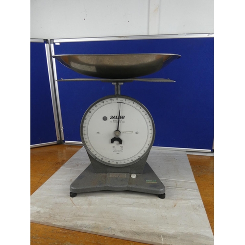 846 - A large set of Salter postal scales. approx 40cm.