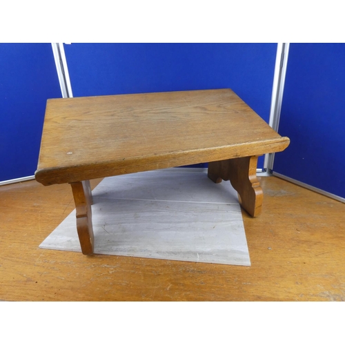 855 - An oak table top rostrum.