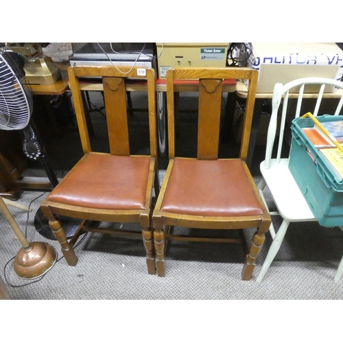 870 - A pair of vintage upholstered chairs.