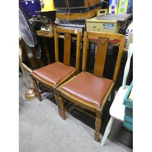 870 - A pair of vintage upholstered chairs.