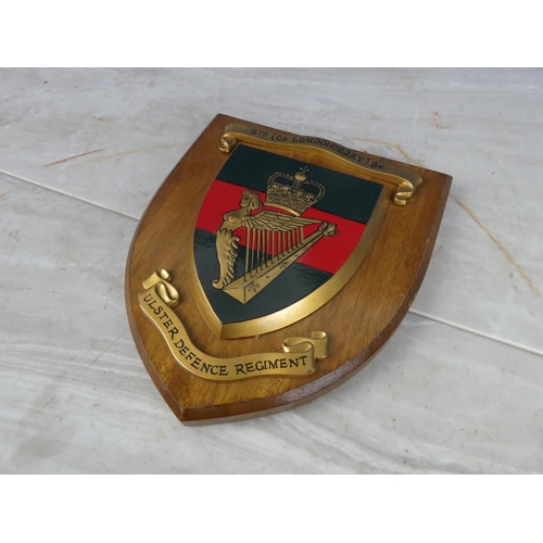 926 - A wooden shield wall plaque '5th (Co Londonderry) Bn - Ulster Defence Regiment'. 18cm.