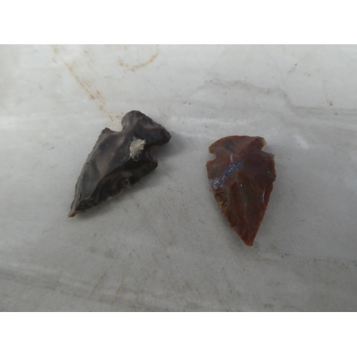 935 - An interesting lot of two knapped arrowheads.