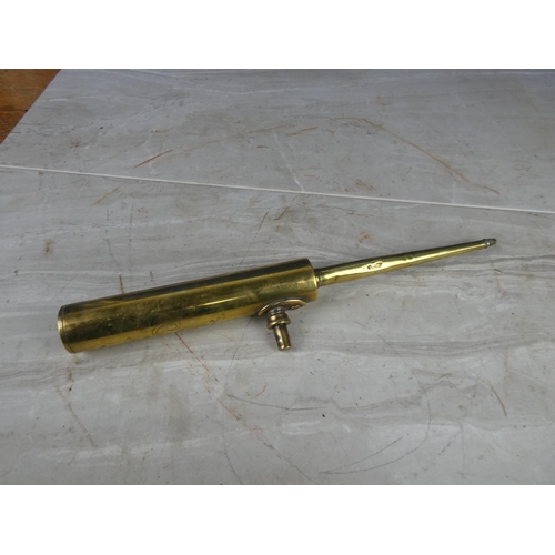 941 - An antique brass oil gun.