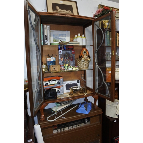 1005 - A vintage two door china cabinet on claw and ball feet. approx 120x75x30cm.