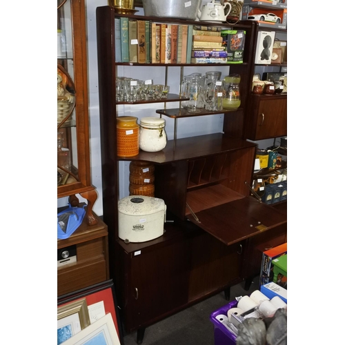 1013 - A vintage room divider/display cabinet. approx 192x95x46cm.