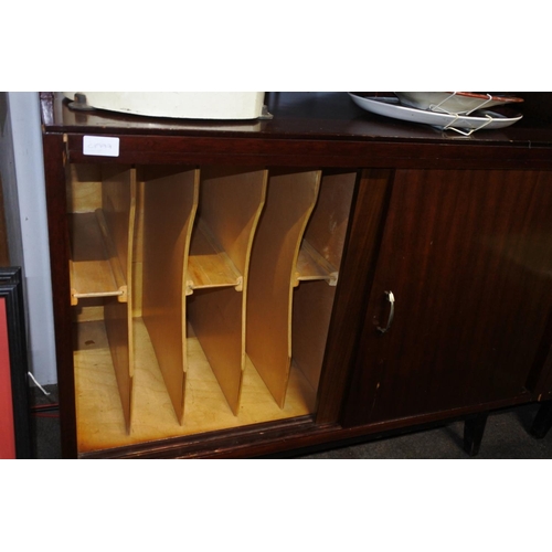 1013 - A vintage room divider/display cabinet. approx 192x95x46cm.