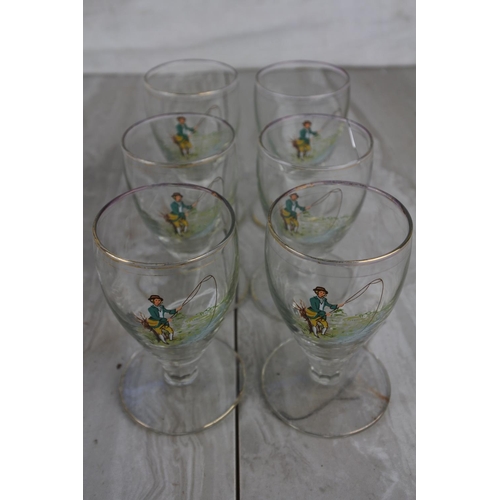 1017 - A lot of vintage glasses with various images.