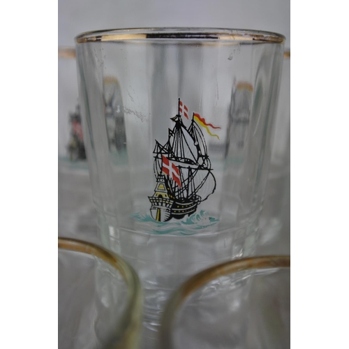 1017 - A lot of vintage glasses with various images.