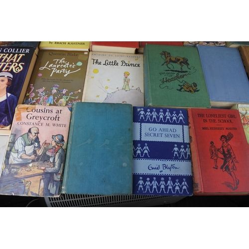 1019 - A lot of vintage children's books to include 'Go Ahead Secret Seven' by Enid Blyton.