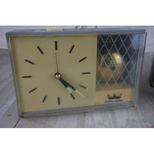 1035 - A vintage Rhythm mantle clock and a vintage Westclox Electric clock.