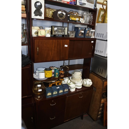 1039 - A vintage room divider/display cabinet. approx 192x95x46cm.