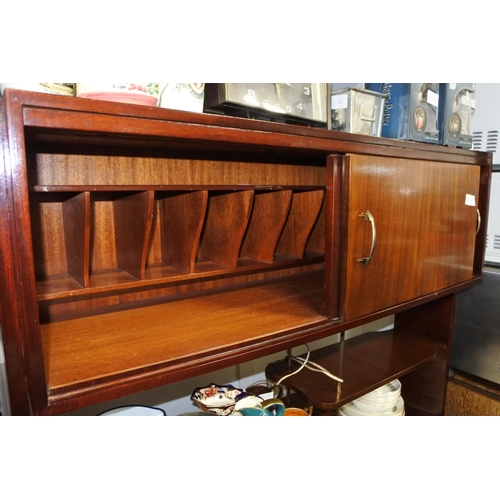 1039 - A vintage room divider/display cabinet. approx 192x95x46cm.