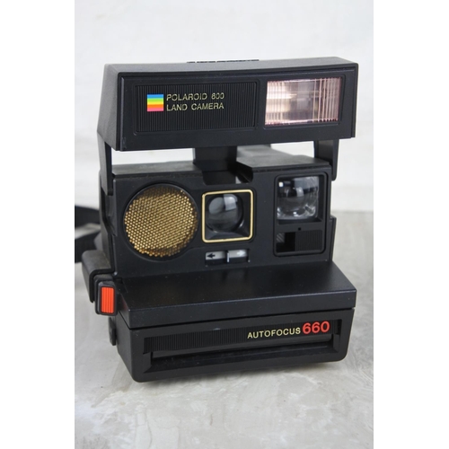 985 - A vintage Polaroid Autofocus 660 camera.