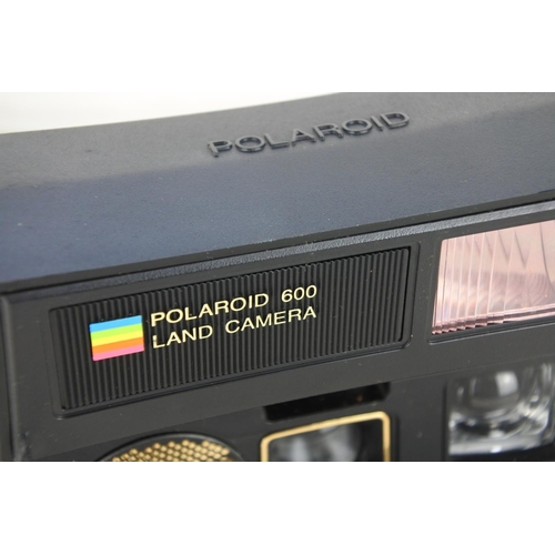 985 - A vintage Polaroid Autofocus 660 camera.